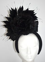 Load image into Gallery viewer, Black floral headband