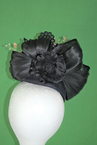 Black pearl and gold fascinator