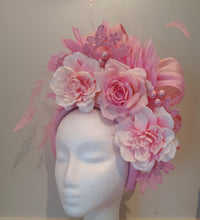 Load image into Gallery viewer, Light pink floral fascinator