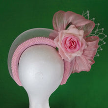 Load image into Gallery viewer, Light pink floral fascinator